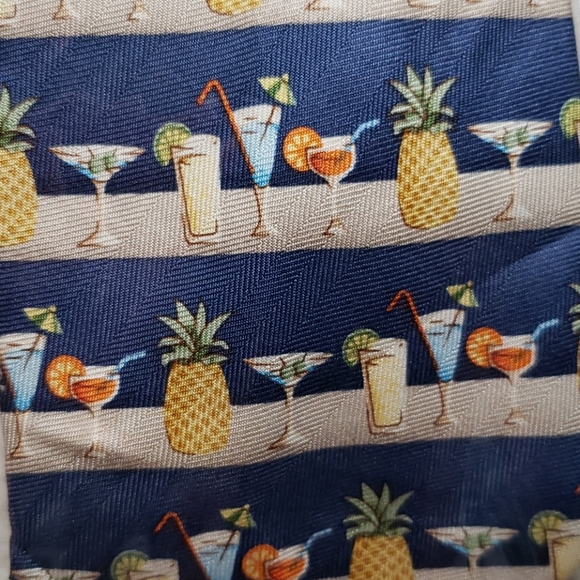 Tommy Bahama silk Tie 29/58L 4W - Picture 8 of 8